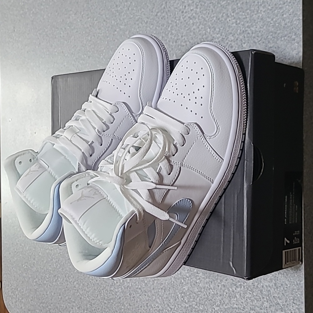 Air Jordan 1 Mid Custom shoes